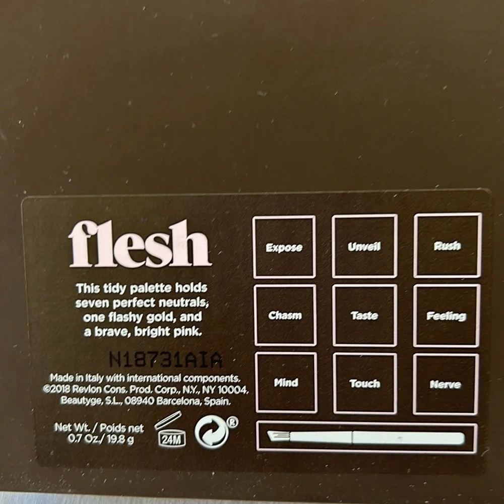 Revlon Flesh Color Eve Shadow Palette   NIB